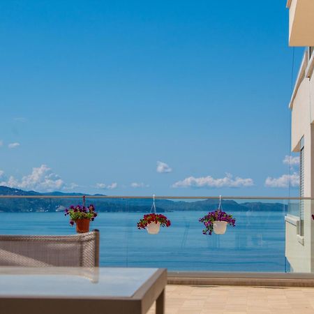 Luxury Sea View Apartaments Sarande Ngoại thất bức ảnh