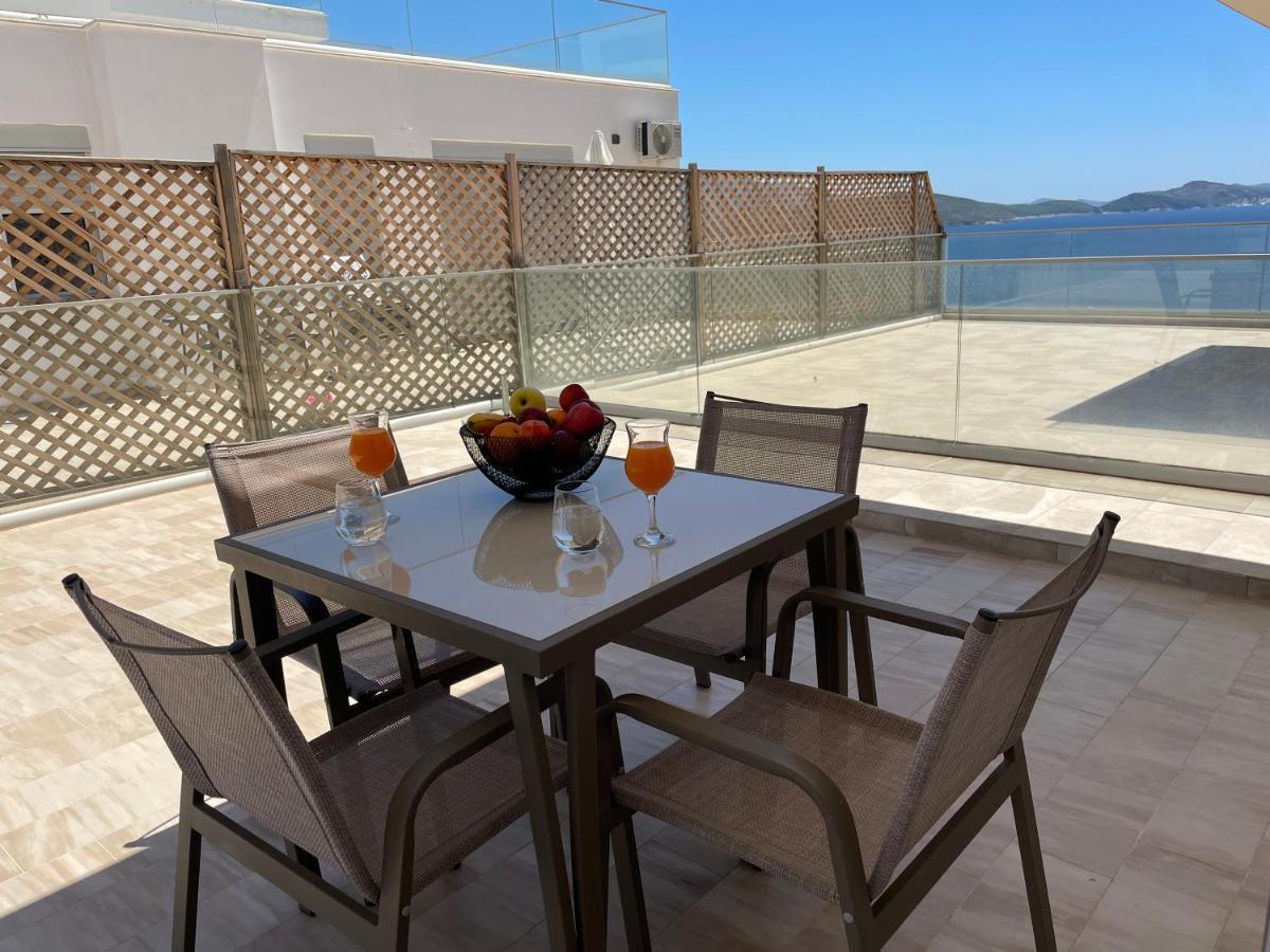 Luxury Sea View Apartaments Sarande Ngoại thất bức ảnh